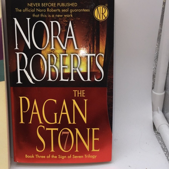 Bundle of 7 Nora Roberts Novels - Picture 4 of 9